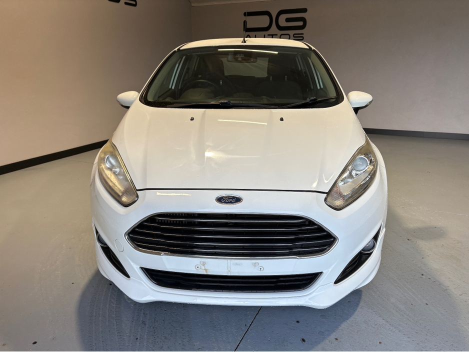 2016 Ford Fiesta Auto - Low KMs - Body Kit - 2 Yrs NCT €11,700