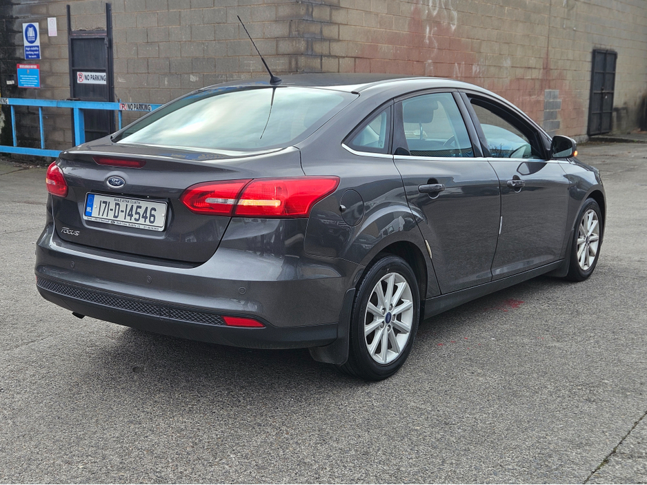 2017 Ford Focus - image 6