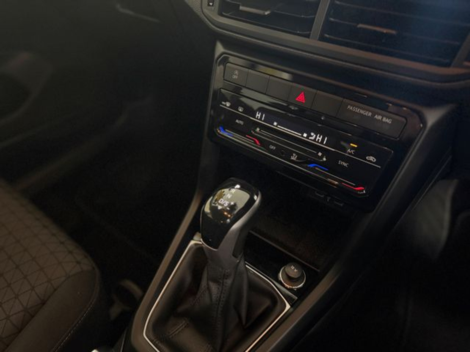 2023 Volkswagen T-Cross - image 12