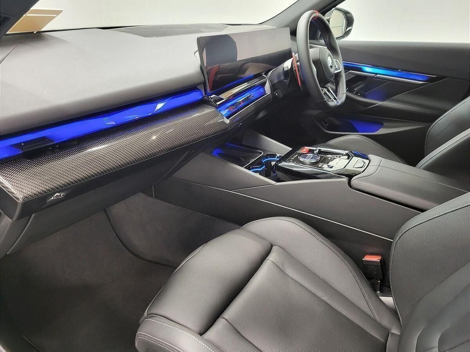 2025 BMW M5 - image 7