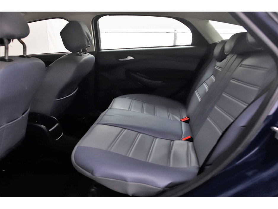 2016 Ford Focus - image 16