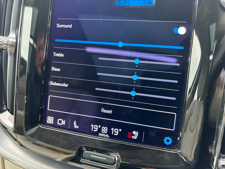 2022 Volvo XC60 B4 AWD MOMENTUM WITH EXTRAS €39,995