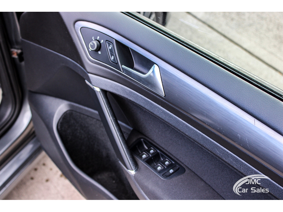 2018 Volkswagen Golf - image 23