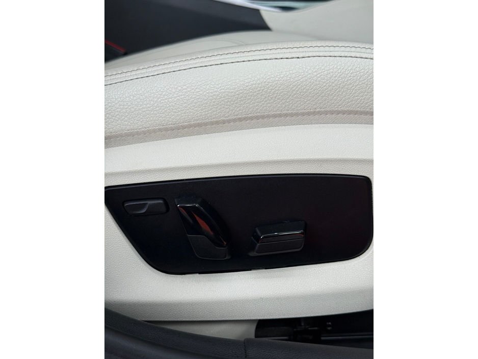 2017 BMW 5 Series - image 20