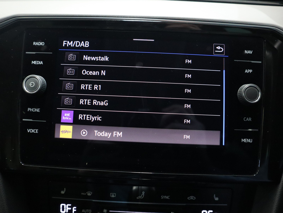 2022 Volkswagen Passat - image 16