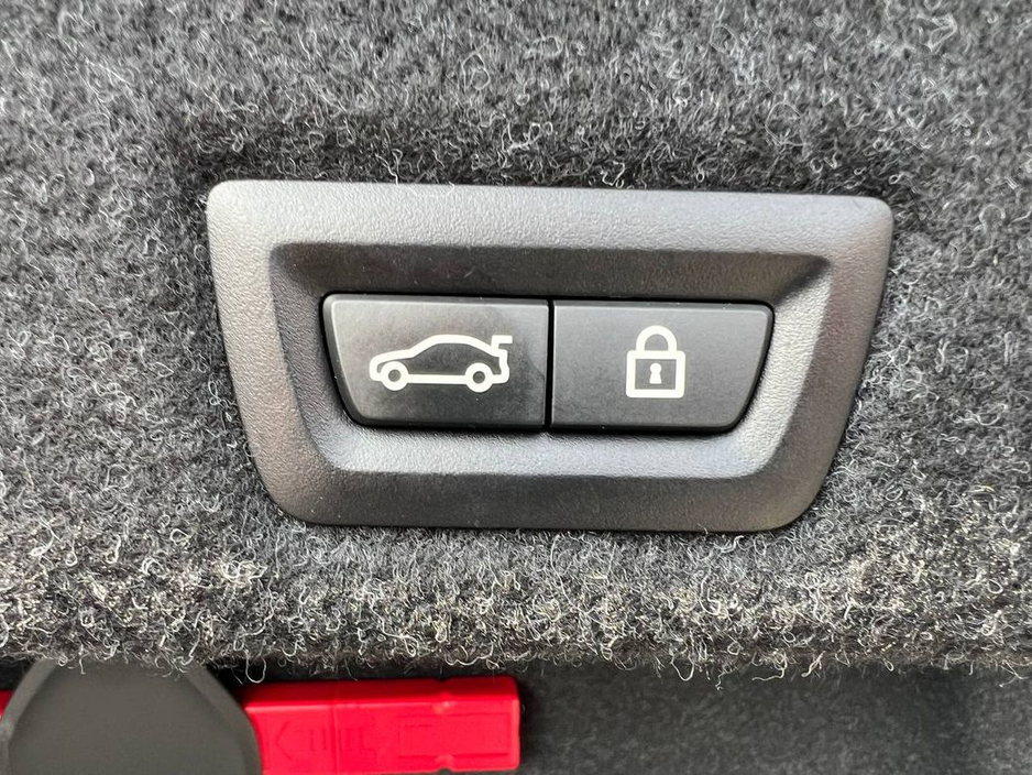 2019 BMW 5 Series - image 14