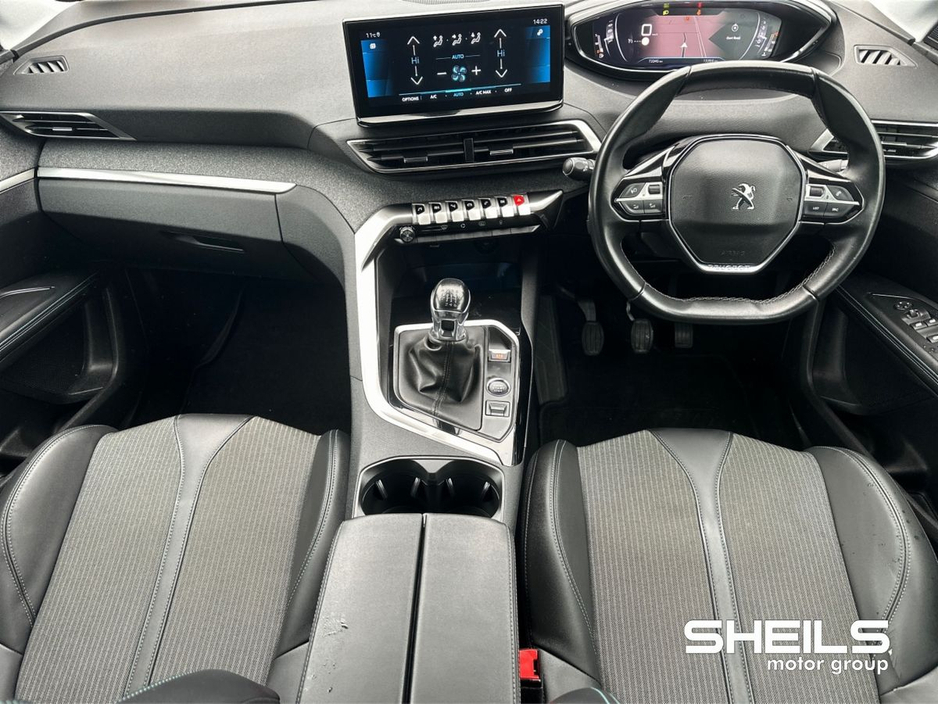 2022 Peugeot 5008 - image 3