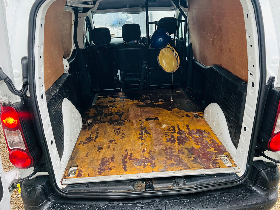 2017 Peugeot Partner  €6,450