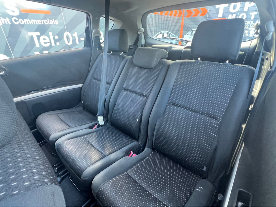 2009 Toyota Corolla - image 11