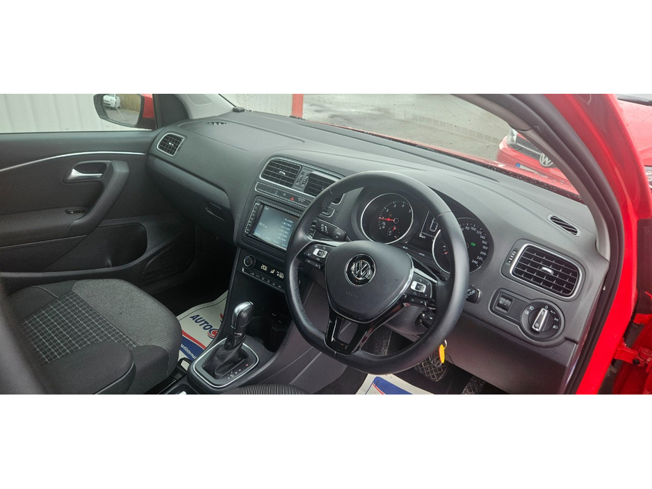 2015 Volkswagen Polo - image 26