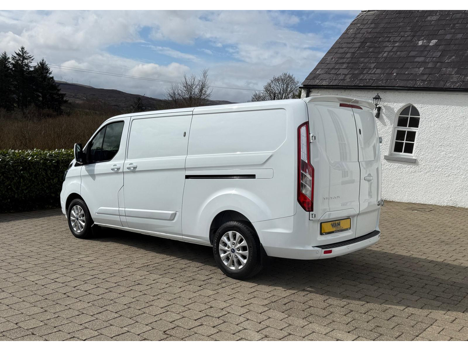 2022 Ford Transit - image 11