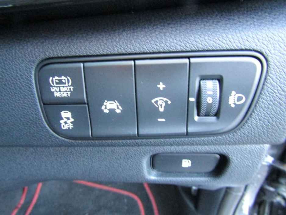 2019 Kia Niro 1.6 GDI 2 104BHP 5DR Auto €17,950