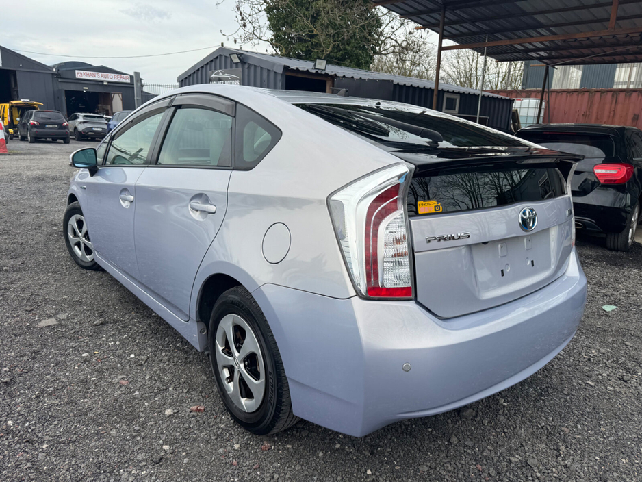 2013 Toyota Prius - image 4