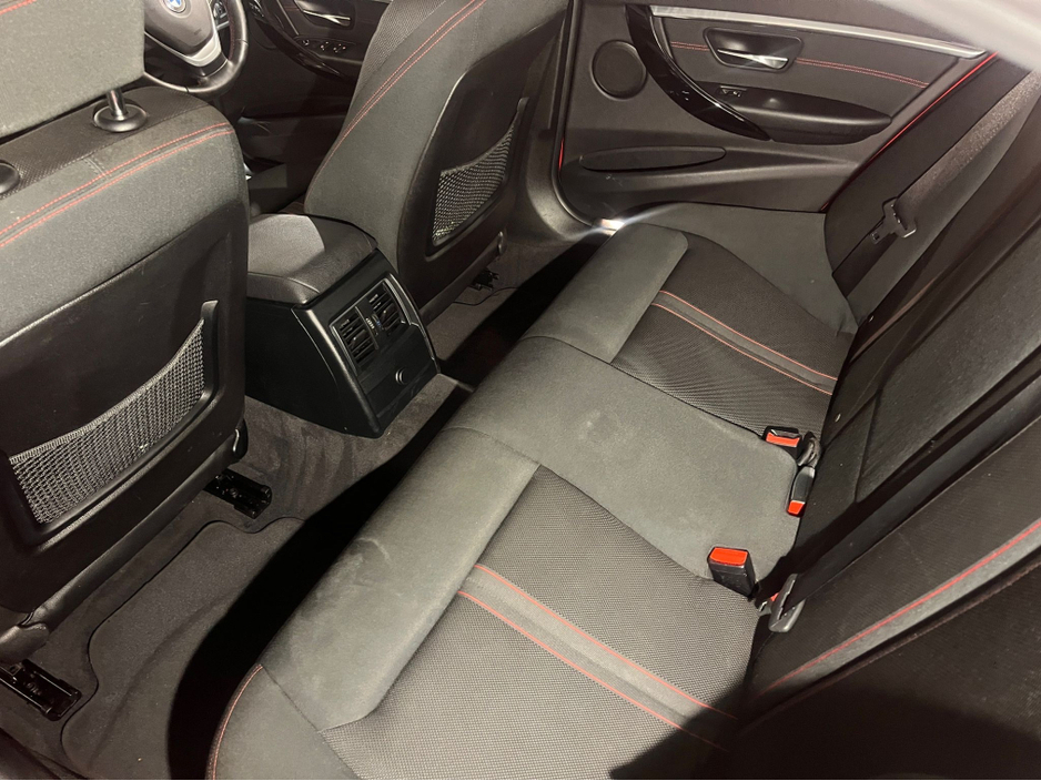 2016 BMW 3 Series - image 24