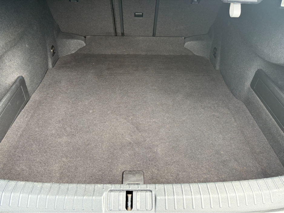 2018 Volkswagen Passat - image 11