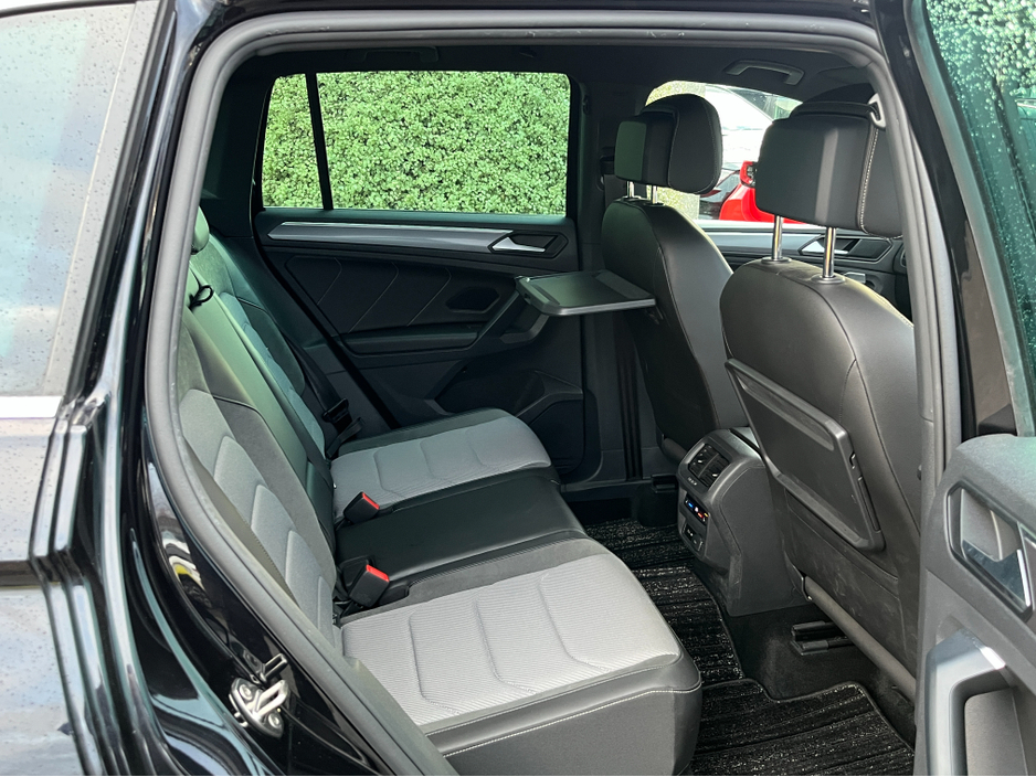 2020 Volkswagen Tiguan R-LINE 4MOTION AUTOMATIC 2.0 DIESEL //LOW MILES//HIGH SPEC//HEATED FRONT AND REAR SEATS//HEAD UP DISPLAY//360 PARKING CAMERAS// €34,950