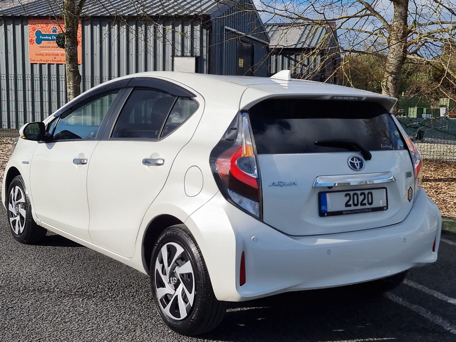 2018 Toyota Aqua - image 12