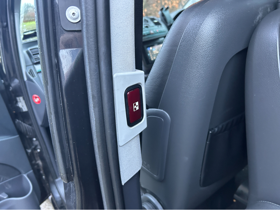 2008 Mercedes-Benz Viano AUTO//ELECTRIC WHEEL CHAIR RAMP//6 CAPTAINS UNMARKED LEATHER SEATS//DVD//ELECTRIC DOOR CLOSING///BRAND NEW NCT 2/2027///TINY MLS///UNIQUE OPPORTUNITY €15,950