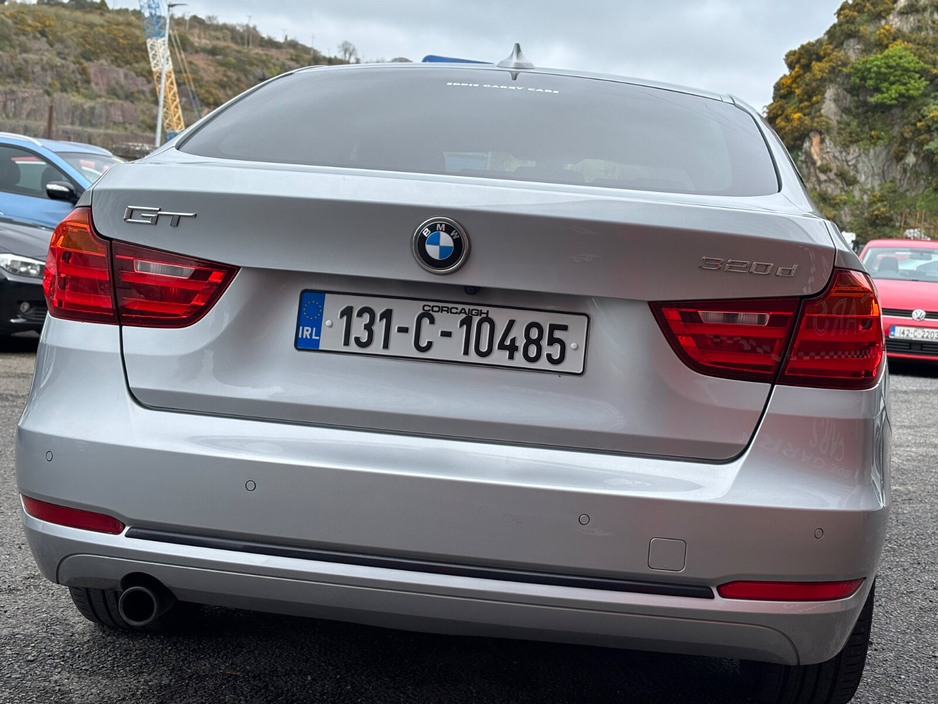 2013 BMW 3 Series - image 17