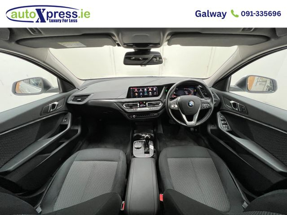 2023 BMW 1 Series - image 2