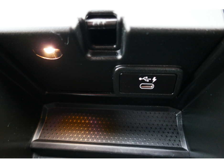 2020 BMW 3 Series - image 17