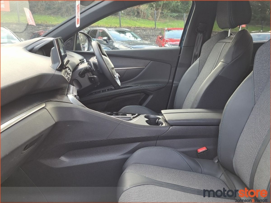 2024 Peugeot 5008 - image 3