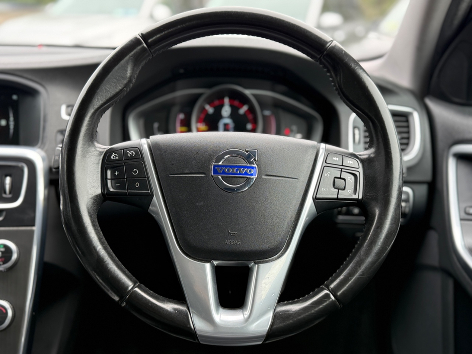 2015 Volvo S60 - image 25