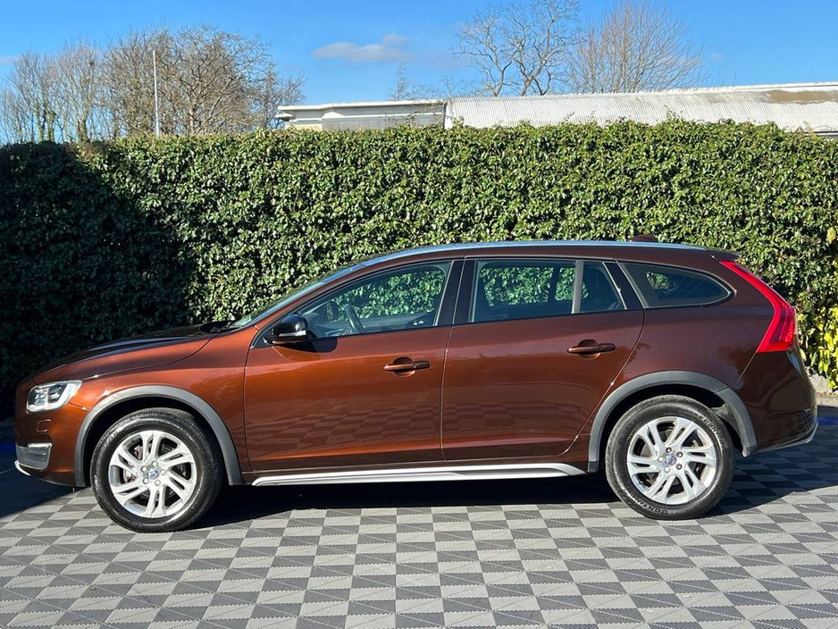 2016 Volvo V60 - image 3