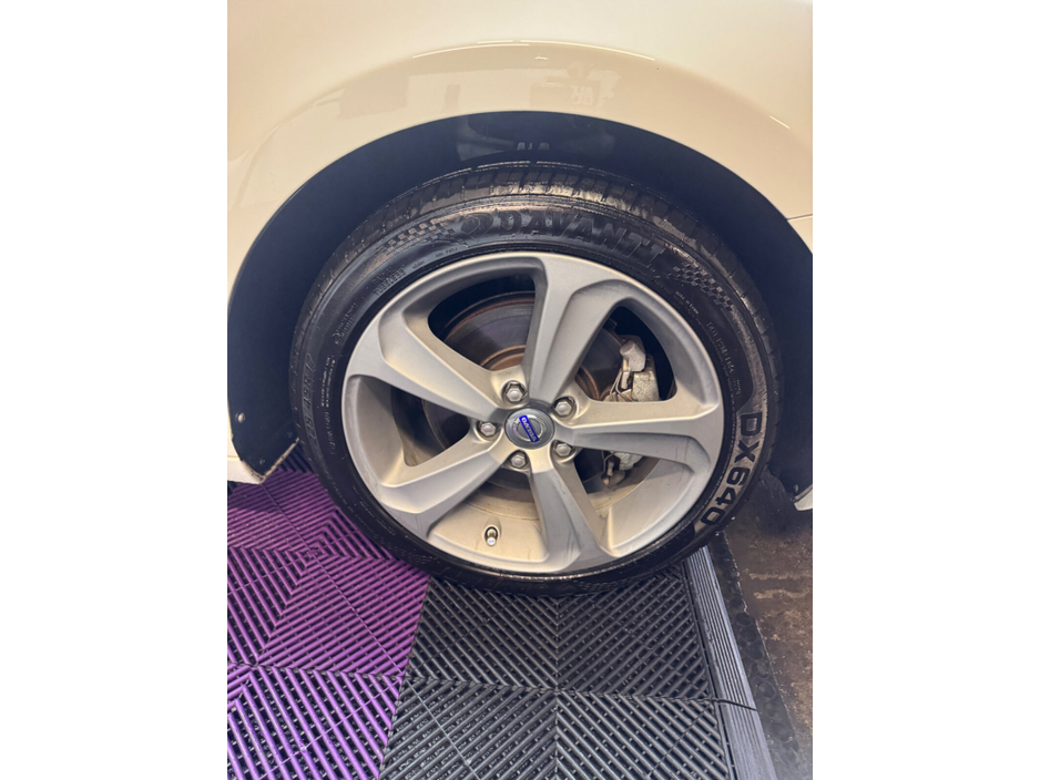 2013 Volvo V40 1.6 T4 180PS R-DESIGN POWERSHIFT DCT €10,950