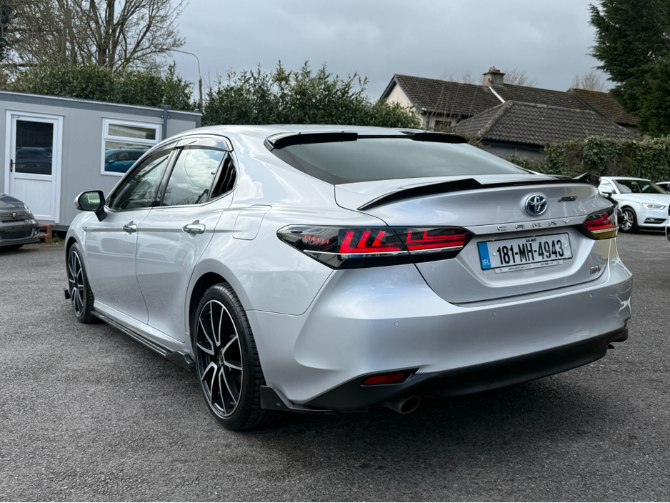 2018 Toyota Camry - image 4