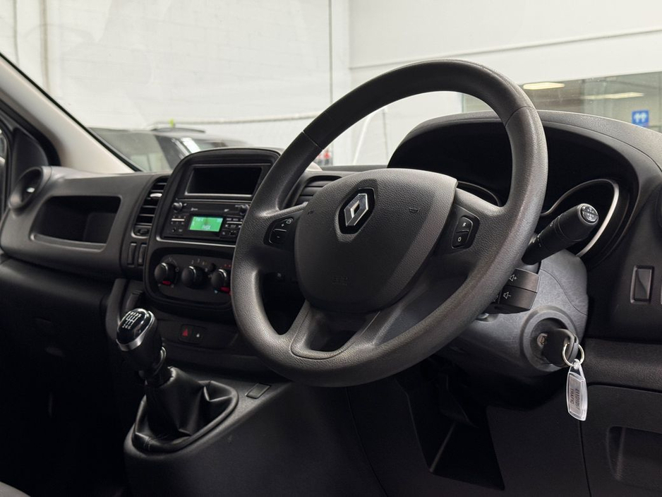 2021 Renault Trafic - image 7