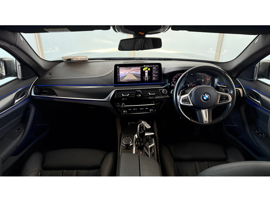 2023 BMW 5 Series - image 4