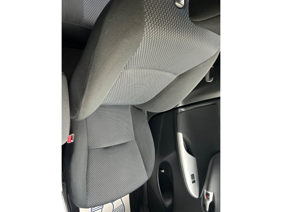 2011 Toyota Corolla - image 13