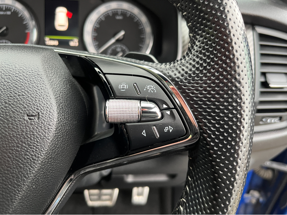 2020 Skoda Kodiaq SPORTLINE 7 SEATER AUTOMATIC 150BHP 2.0 DIESEL //PANORAMIC GLASS ROOF//HEATED SEATS AND STEERING WHEEL//REVERSE CAMERA// €33,950