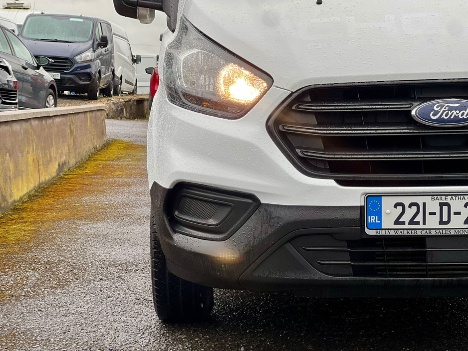 2022 Ford Transit Custom - image 4