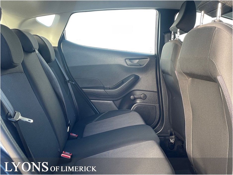 2022 Ford Fiesta - image 5