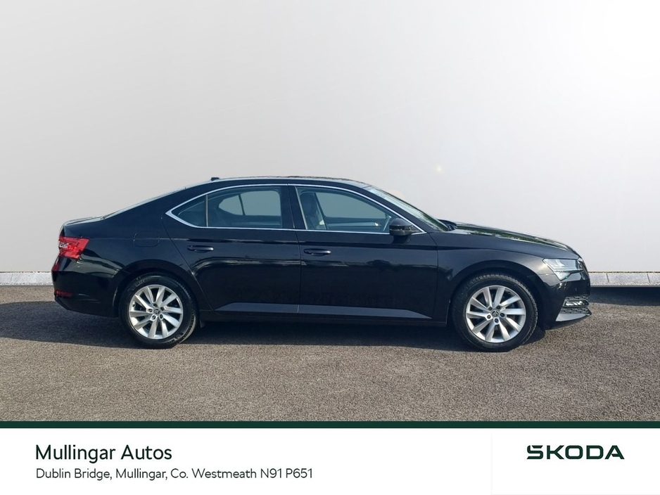 2023 Skoda Superb - image 11