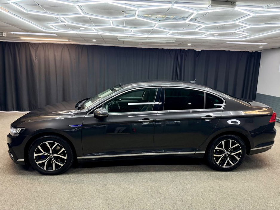 2022 Volkswagen Passat GTE S-A DSG €25,450