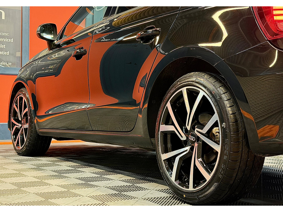 2017 Audi A1 - image 24