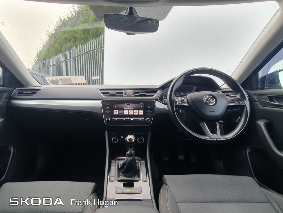 2018 Skoda Superb - image 2