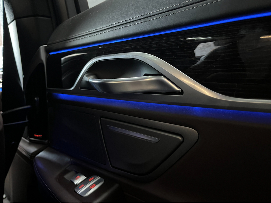 2017 BMW 7 Series 2017 BMW 740E IPERFORMANCE M-SPORT 2.0AUTOMATIC / CRUISE CONTROL / 360° PARKING CAMERA / ELECTRIC MEMORY HEATED & MASSAGING SEATS / PADDLE SHIFTERS / PANORAMIC SUNROOF / HEATED REAR SEATS