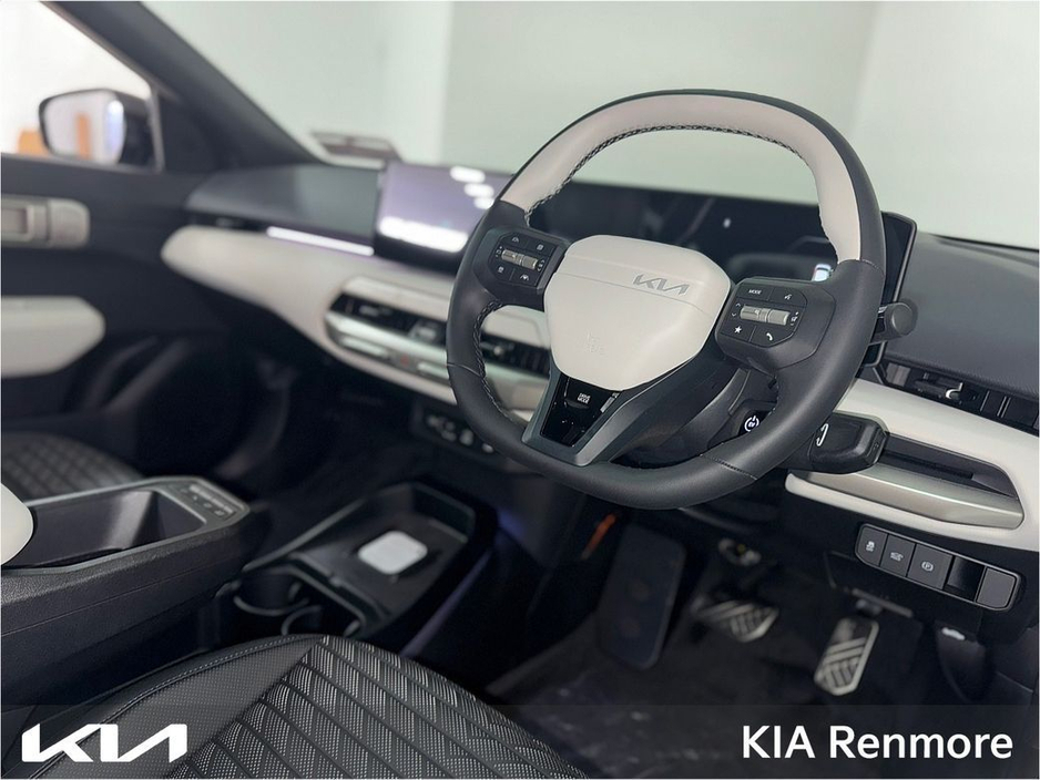 2025 Kia EV4 - image 2