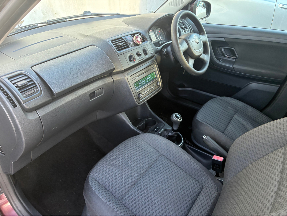 2011 Skoda Fabia - image 17
