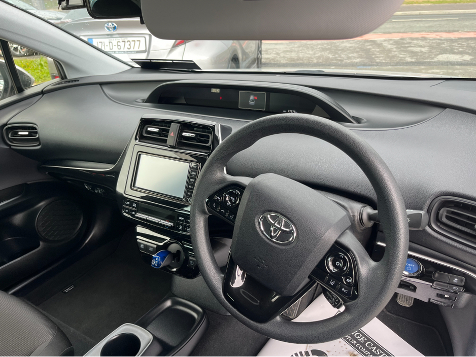 2020 Toyota Prius - image 8