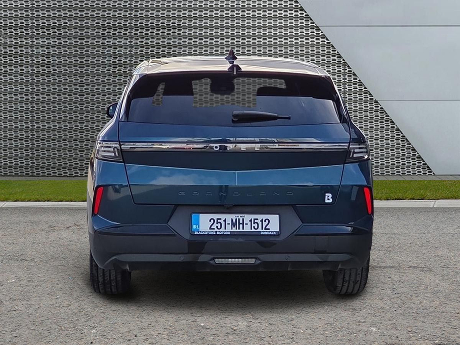 2025 Opel Grandland - image 9