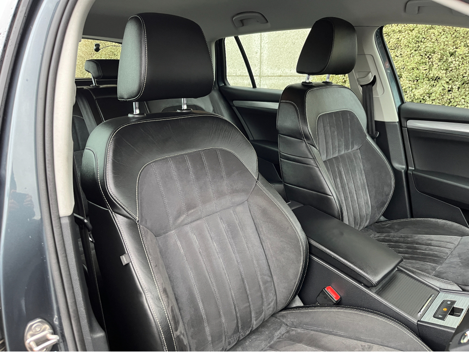 2020 Skoda Superb - image 12