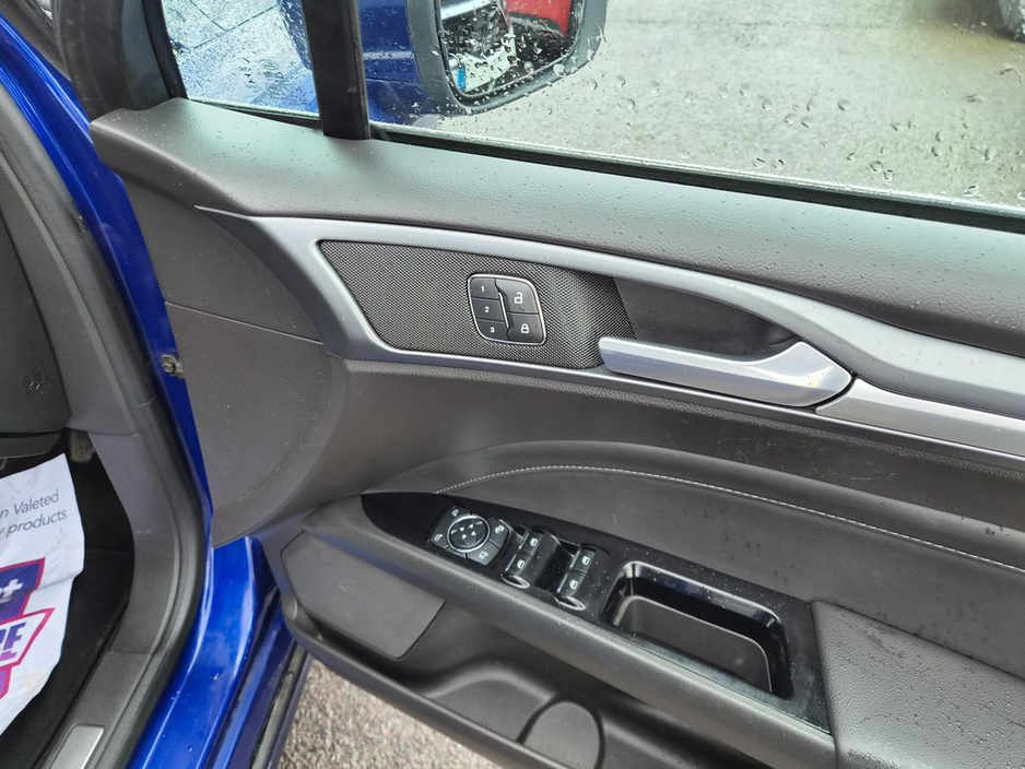 2017 Ford Mondeo - image 8