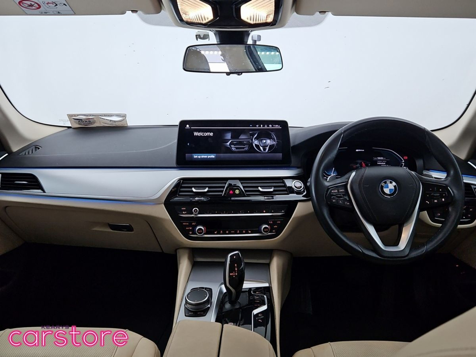 2023 BMW 5 Series - image 11