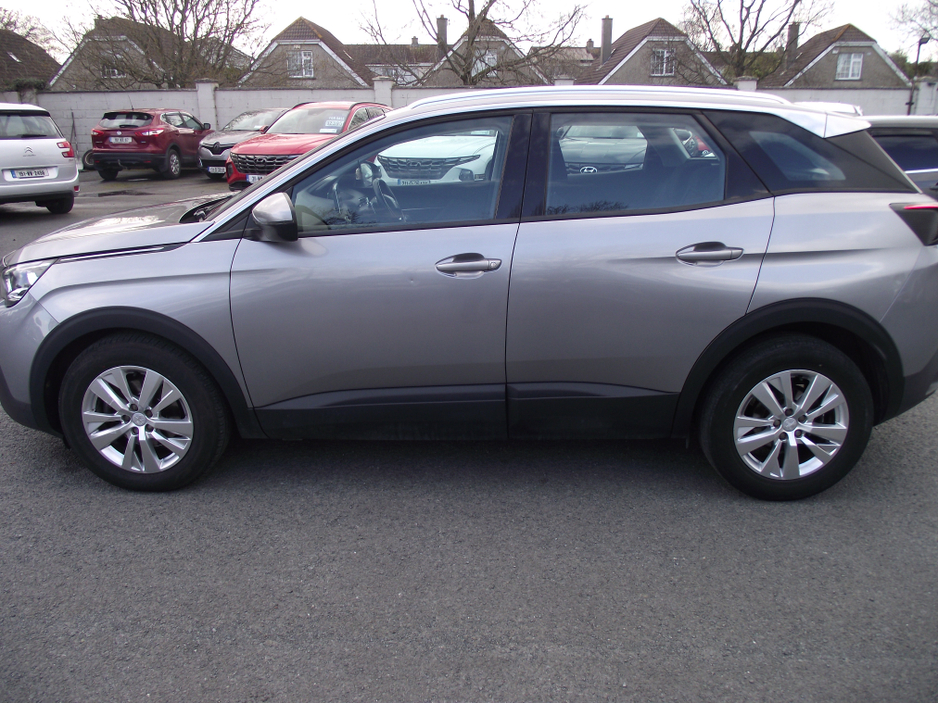 2017 Peugeot 3008 - image 5