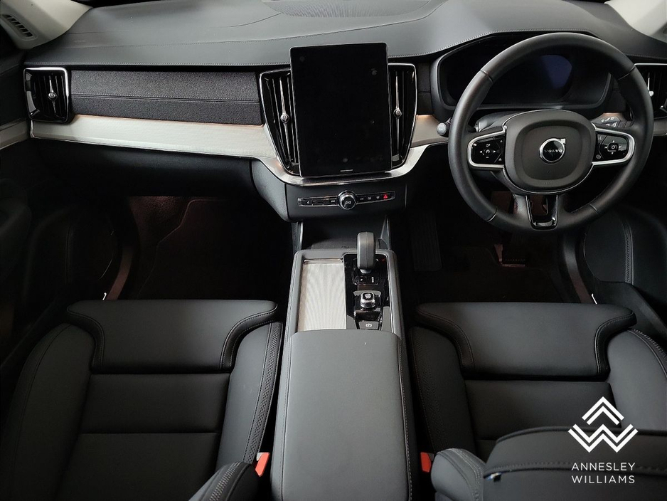 2025 Volvo XC90 - image 15